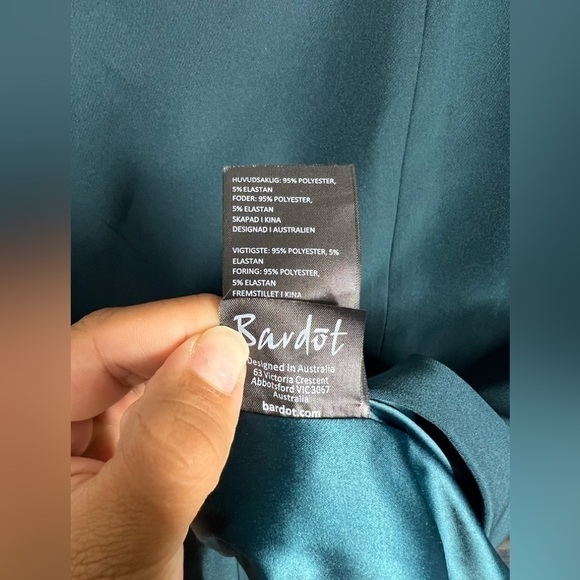 NWT BARDOT Bella Off The Shoulder Dress - Picture 7 of 8